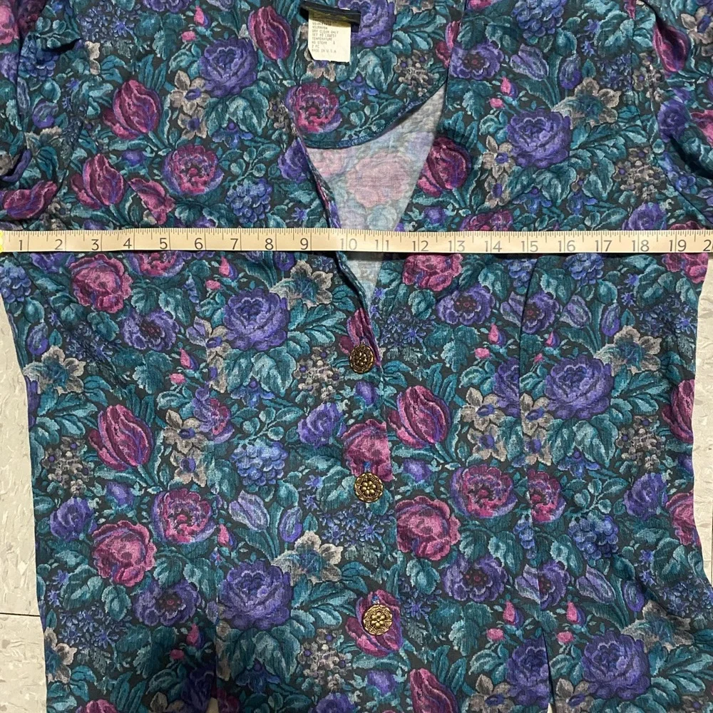 Perfect Condition Vintage Floral VNeck Top - Picture 8 of 9